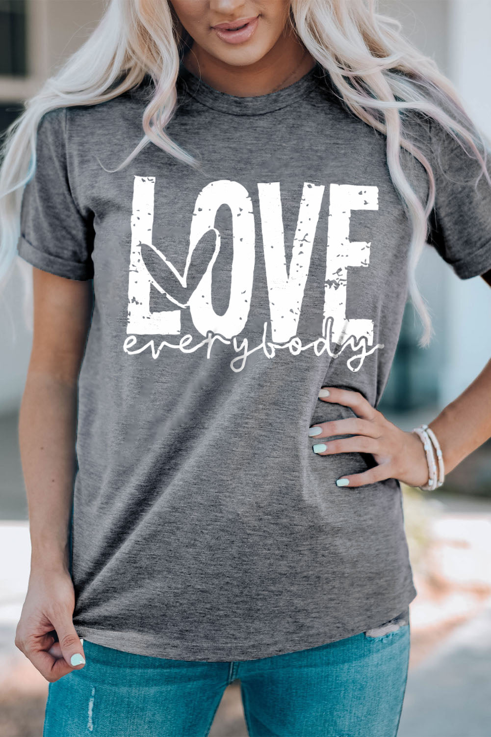 LOVE everybody Graphic T-shirt