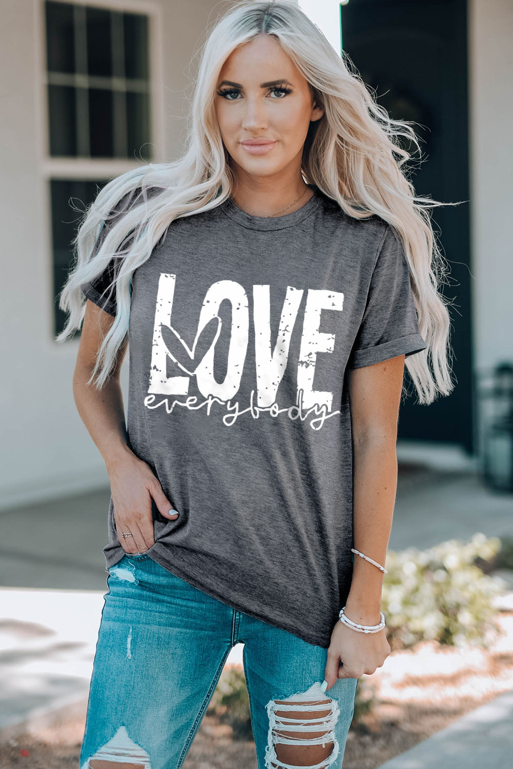 LOVE everybody Graphic T-shirt